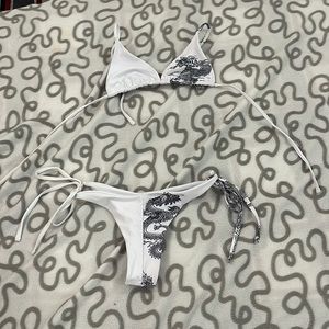 I’m selling this Bikini